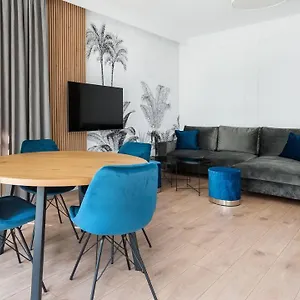 Novum Center Near The Train Station By Sun & Snow Apartment